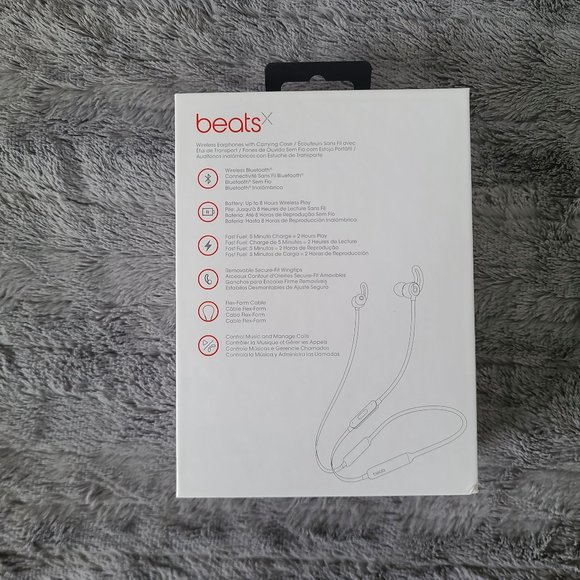 Beats by dr. dre Blue wireless headphones brand new never opened - Picture 2 of 4